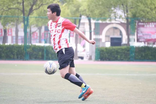 杨瀚森22+14青岛胜深圳 吴前17分浙江险胜广州